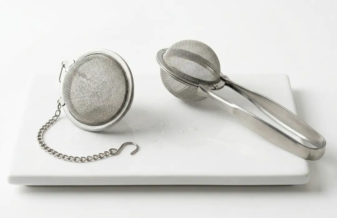 Single-cup mesh ball and tong-style infusers